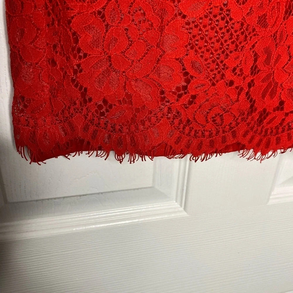 CECE red scalloped hem lace pencil skirt size 2 - Picture 5 of 9